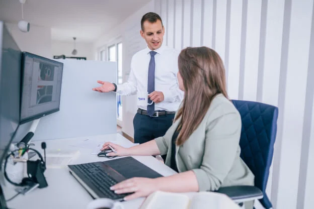 Optimale Performance trifft Komfort: Arbeitsplätze, die Maßstäbe setzen