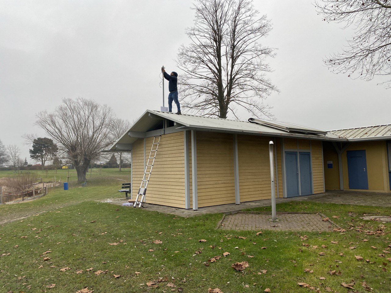 Techniker bei Infrastrukturarbeiten am St. Leoner See